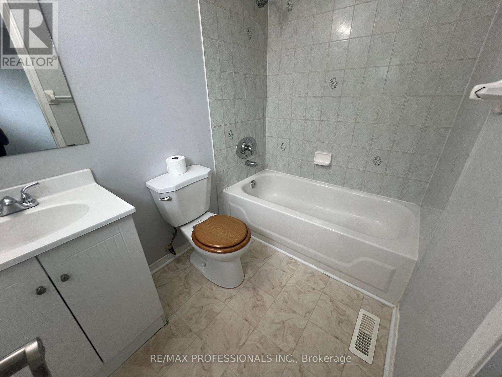 110 Springview Drive, Brampton, Ontario  L6X 4L1 - Photo 18 - W13139420