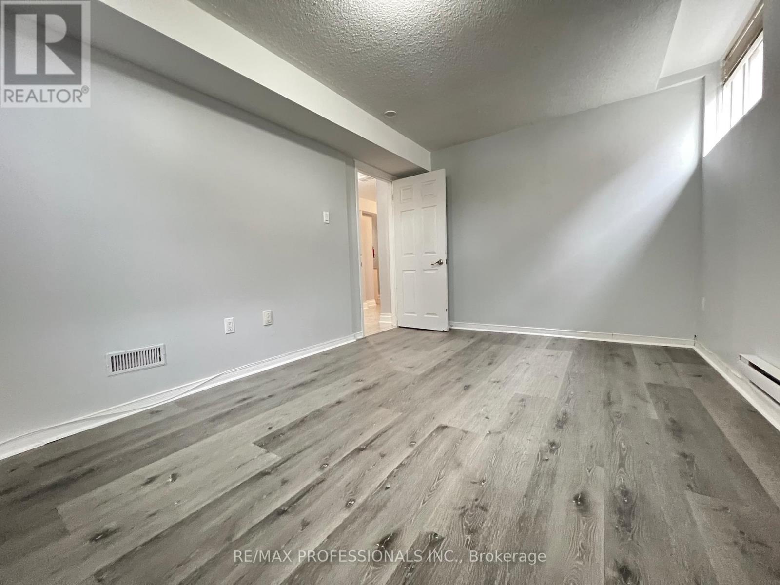 110 Springview Drive, Brampton, Ontario  L6X 4L1 - Photo 28 - W13139420