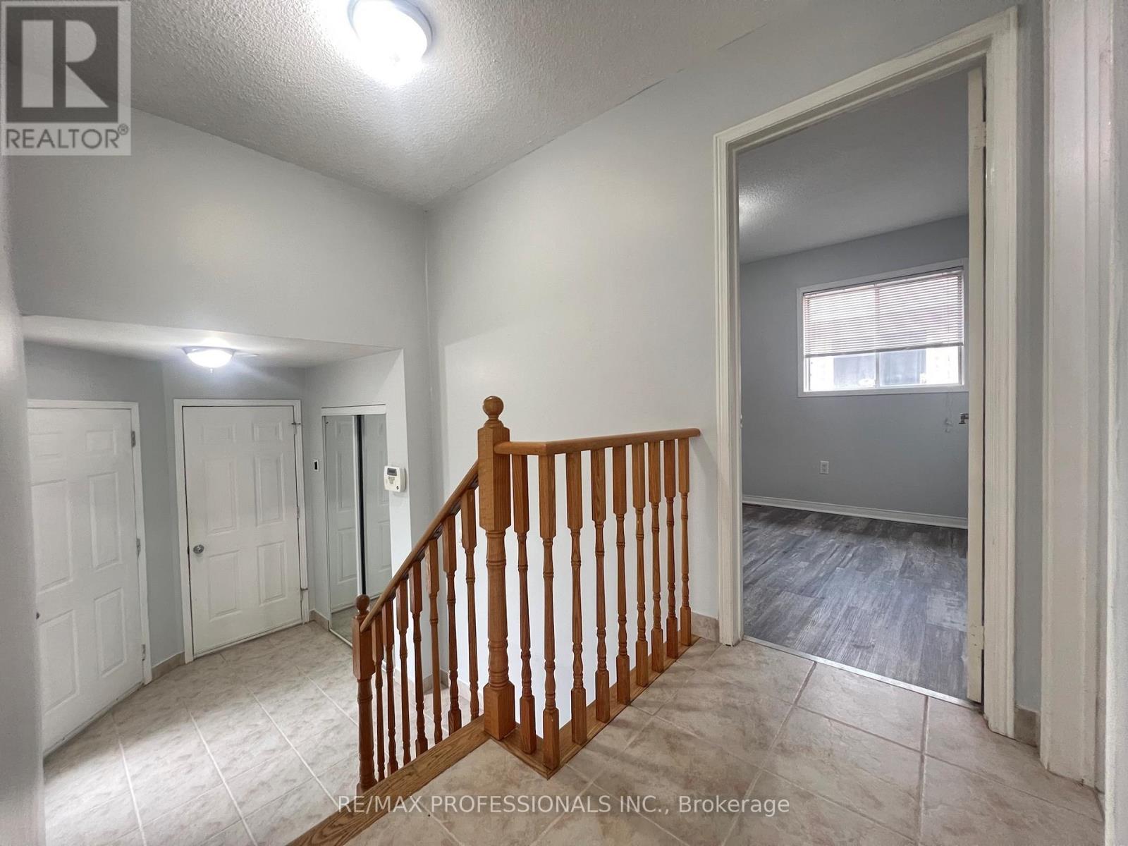 110 Springview Drive, Brampton, Ontario  L6X 4L1 - Photo 4 - W13139420