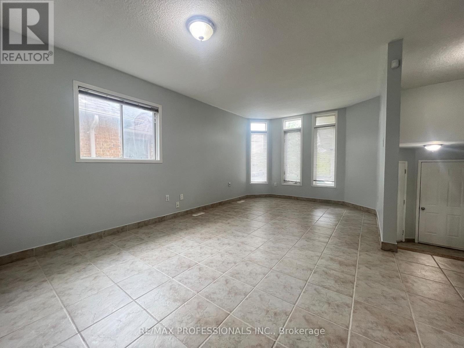 110 Springview Drive, Brampton, Ontario  L6X 4L1 - Photo 6 - W13139420