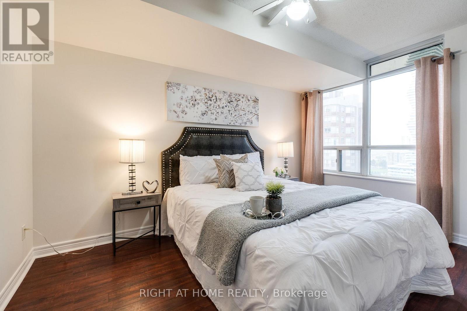 1713 - 310 Burnhamthorpe Road, Mississauga (City Centre), Ontario  L5B 4P9 - Photo 16 - W13062044