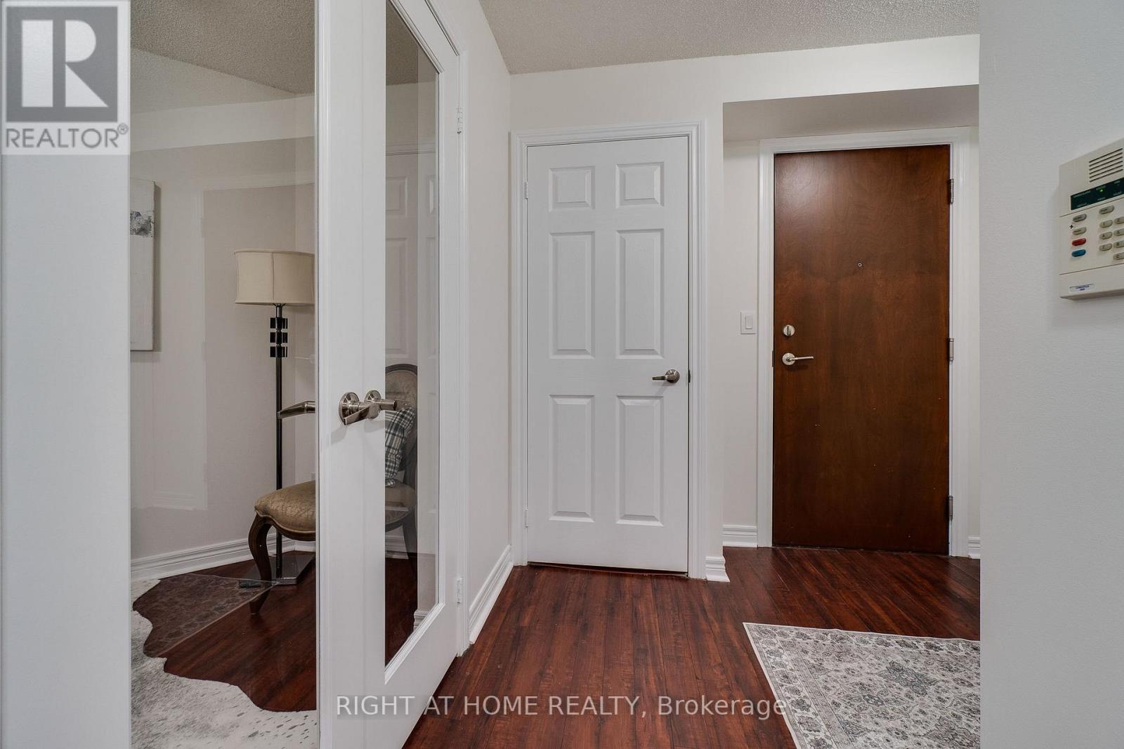 1713 - 310 Burnhamthorpe Road, Mississauga (City Centre), Ontario  L5B 4P9 - Photo 4 - W13062044