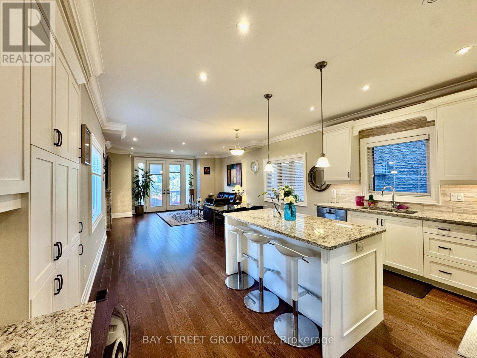 1033 Shaw Drive, Mississauga, Ontario  L5G 3Z3 - Photo 8 - W13109134