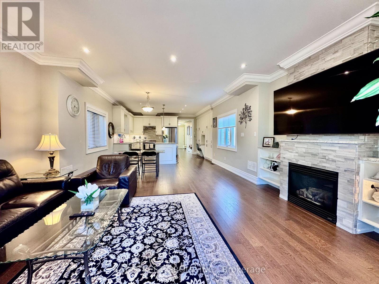 1033 Shaw Drive, Mississauga, Ontario  L5G 3Z3 - Photo 5 - W13109134