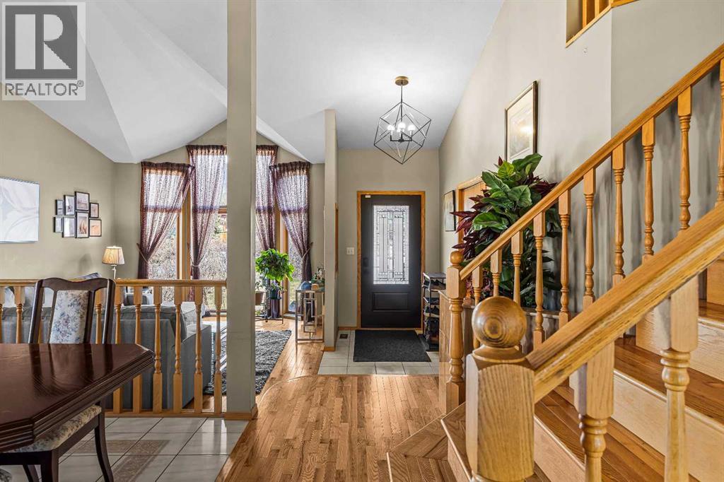 260 Grizzly Crescent, Canmore, Alberta  T1W 1B5 - Photo 7 - A2306249
