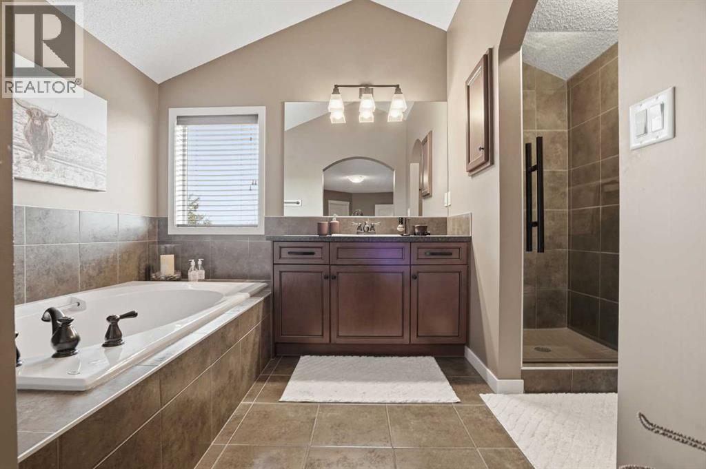 72 Drake Landing Crescent, Okotoks, Alberta  T1S 0E6 - Photo 24 - A2310546