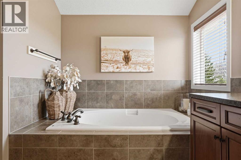 72 Drake Landing Crescent, Okotoks, Alberta  T1S 0E6 - Photo 26 - A2310546