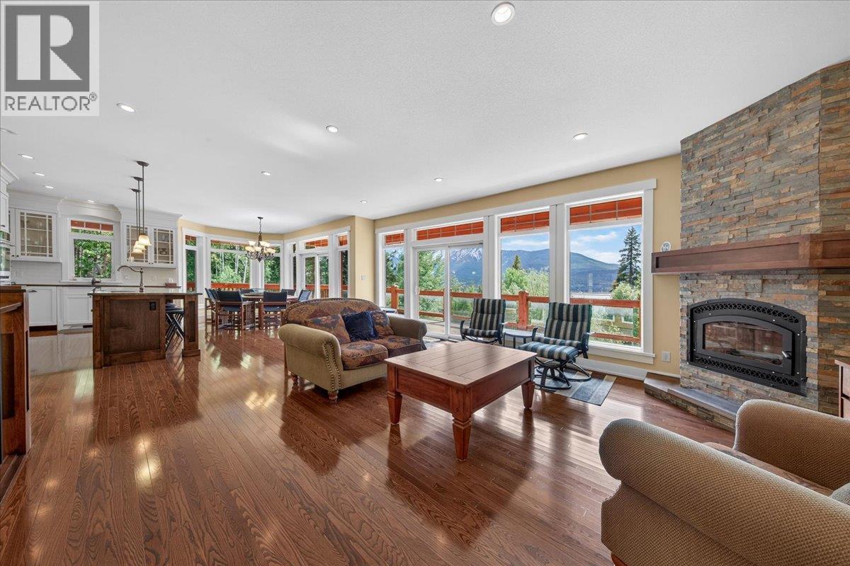 8442 Richardson Crescent, Canal Flats, British Columbia  V0B 1B0 - Photo 12 - 10386785