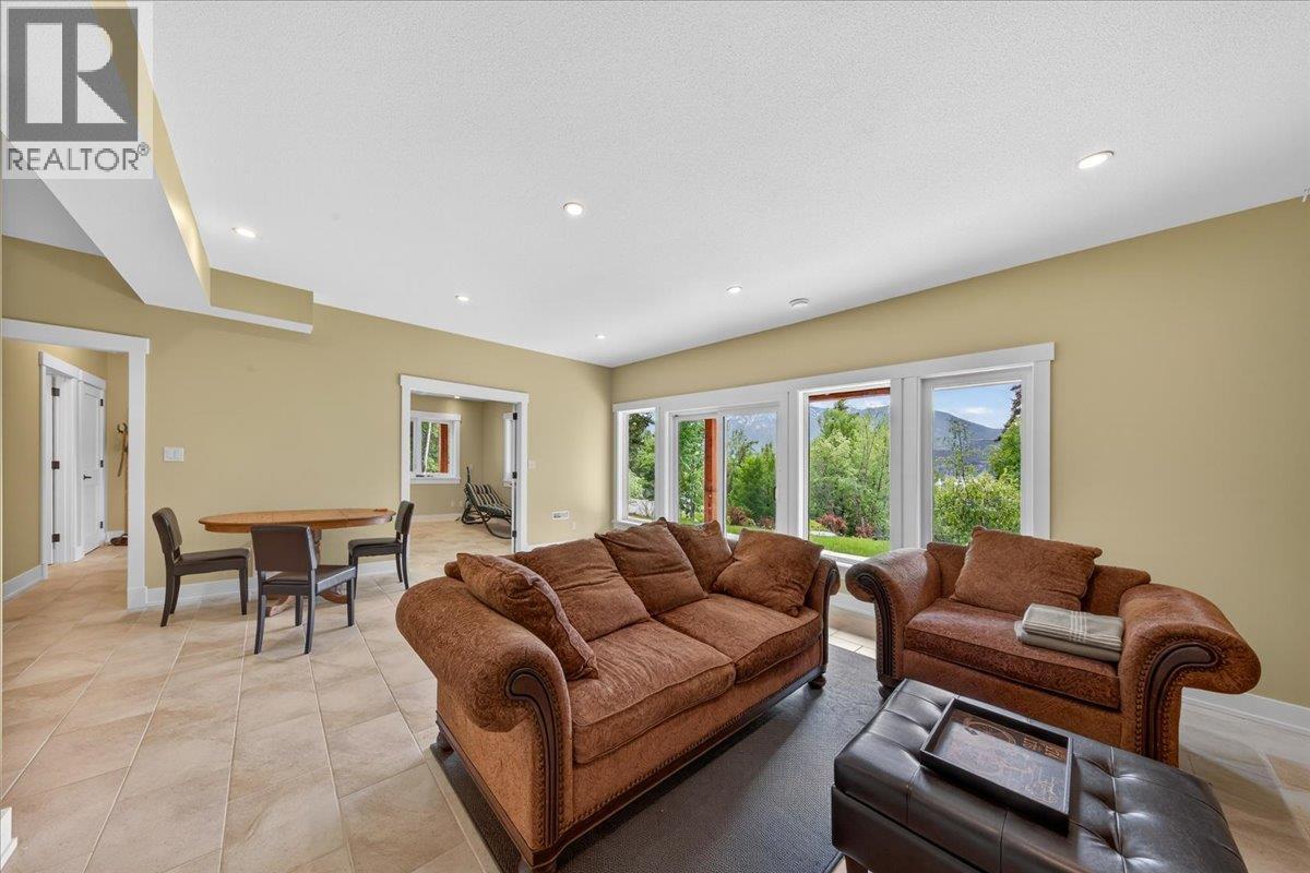 8442 Richardson Crescent, Canal Flats, British Columbia  V0B 1B0 - Photo 31 - 10386785