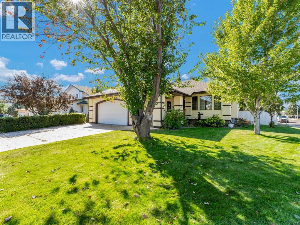 4 Turner Boulevard SE, Medicine Hat, Alberta  T1B 3W8 - Photo 1 - A2311521