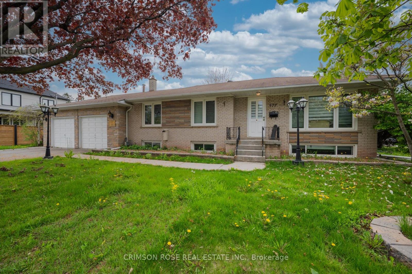 577 Trudale Court, Oakville, Ontario  L6L 4H2 - Photo 4 - W13139276