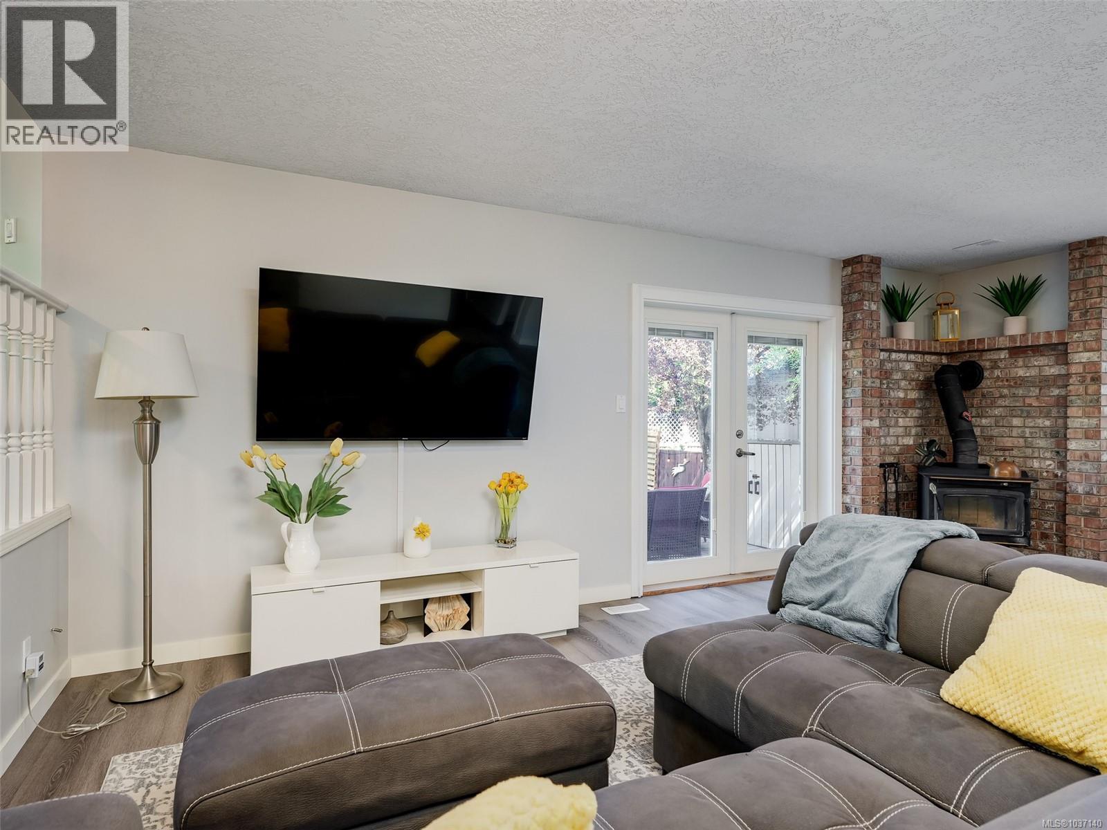 4256 Ponderosa Cres, Saanich, British Columbia  V8Z 7G2 - Photo 8 - 1037140