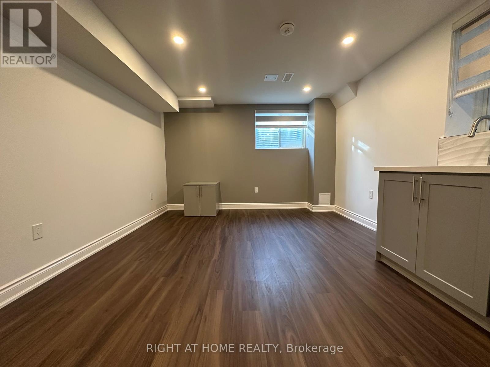 481 Bergamot Avenue, Milton, Ontario  L9E 1T9 - Photo 2 - W13139474