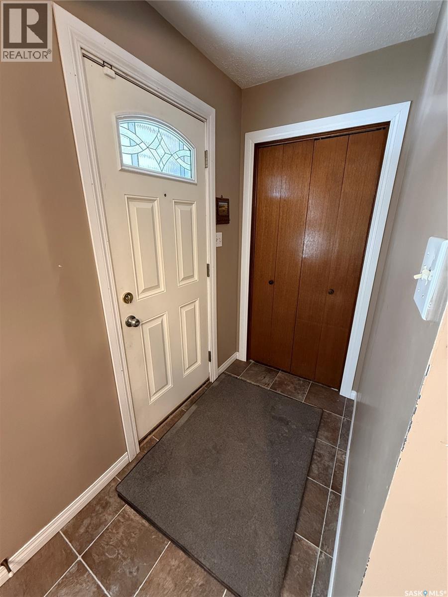 805 Souris Avenue, Weyburn, Saskatchewan  S4H 0E5 - Photo 2 - SK034628