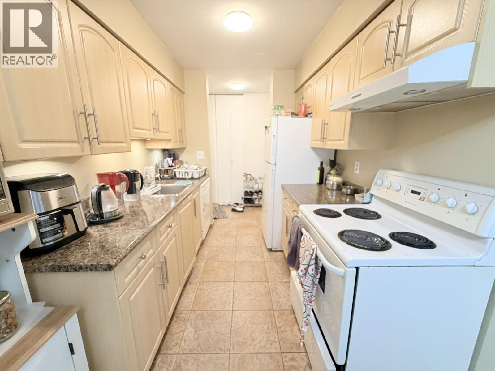 105 5932 Patterson Avenue, Burnaby, British Columbia  V5H 4B4 - Photo 3 - R3121115