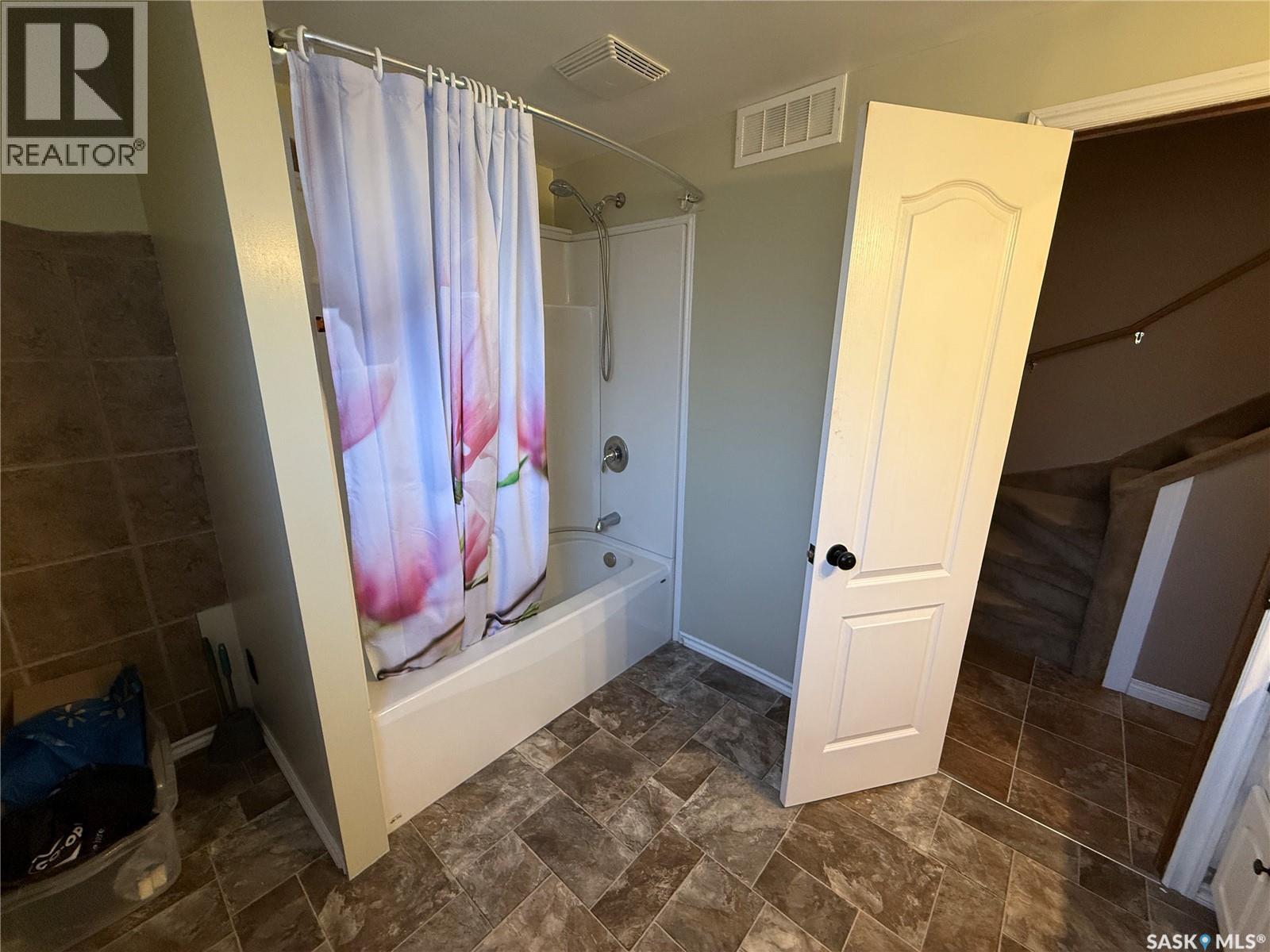 805 Souris Avenue, Weyburn, Saskatchewan  S4H 0E5 - Photo 6 - SK034628