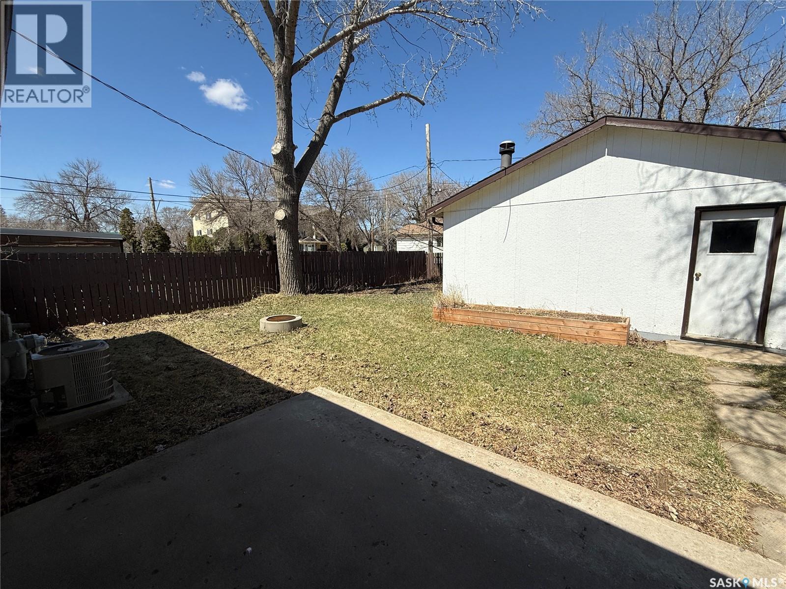 805 Souris Avenue, Weyburn, Saskatchewan  S4H 0E5 - Photo 12 - SK034628