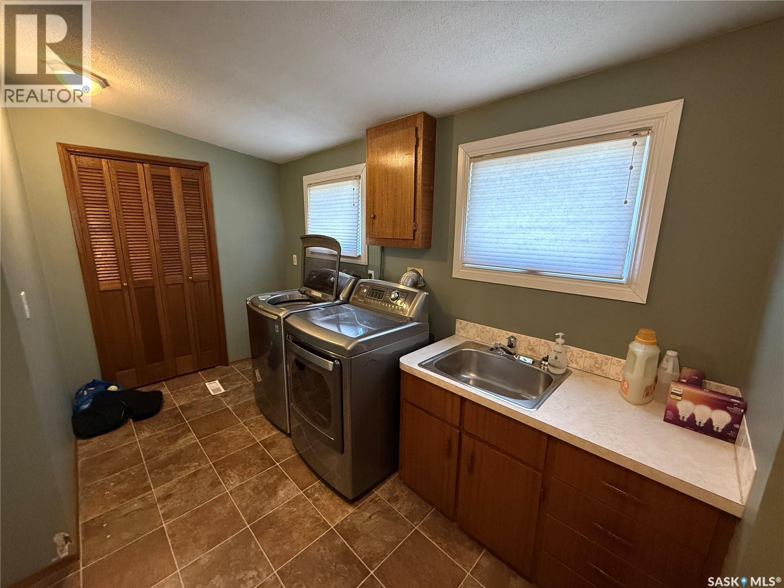 805 Souris Avenue, Weyburn, Saskatchewan  S4H 0E5 - Photo 8 - SK034628