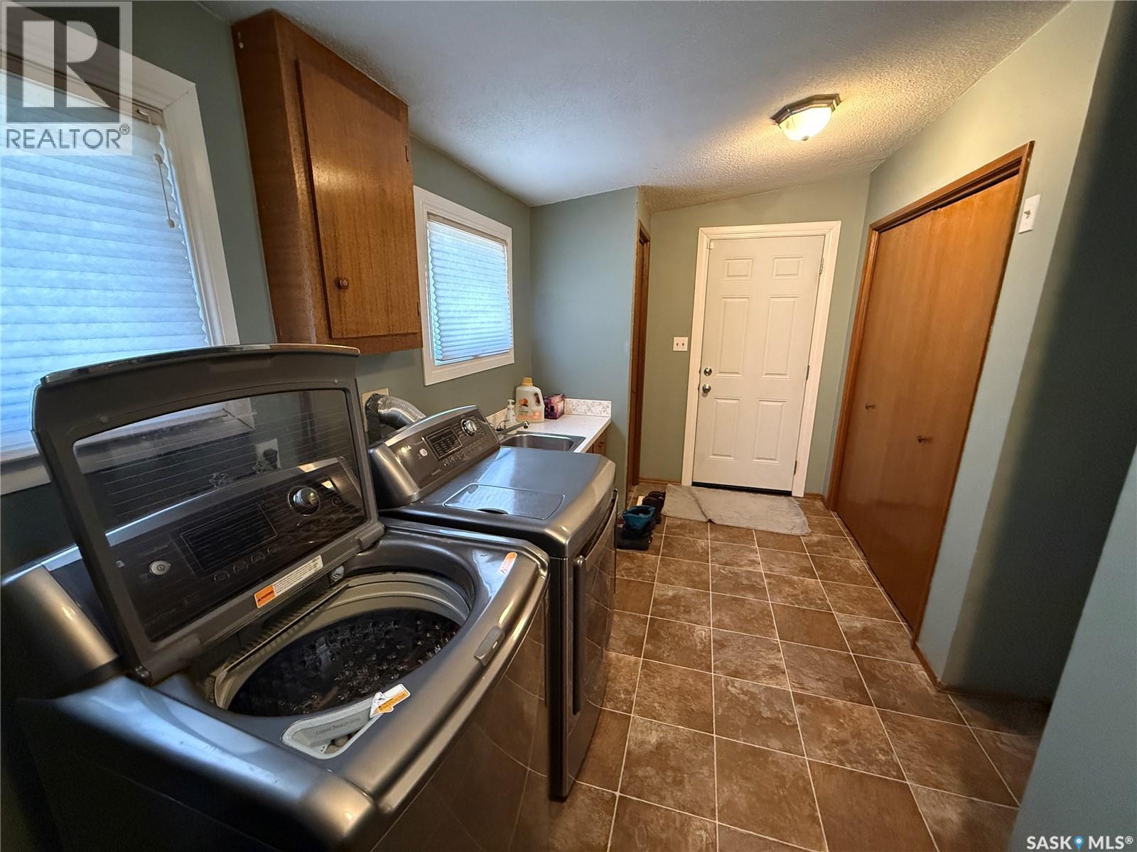 805 Souris Avenue, Weyburn, Saskatchewan  S4H 0E5 - Photo 9 - SK034628