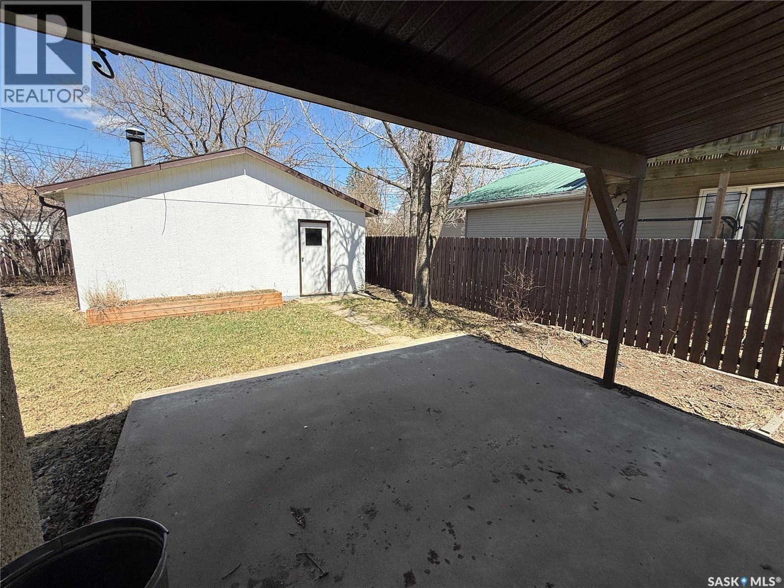 805 Souris Avenue, Weyburn, Saskatchewan  S4H 0E5 - Photo 11 - SK034628
