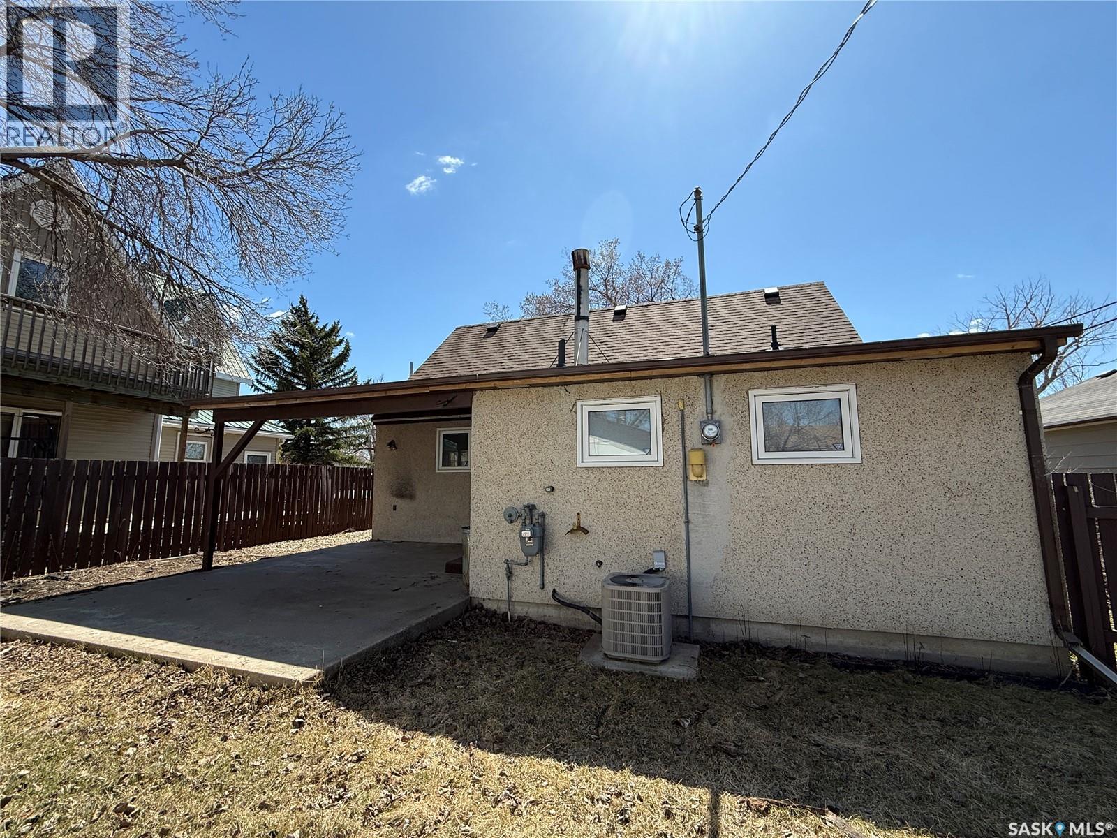 805 Souris Avenue, Weyburn, Saskatchewan  S4H 0E5 - Photo 14 - SK034628