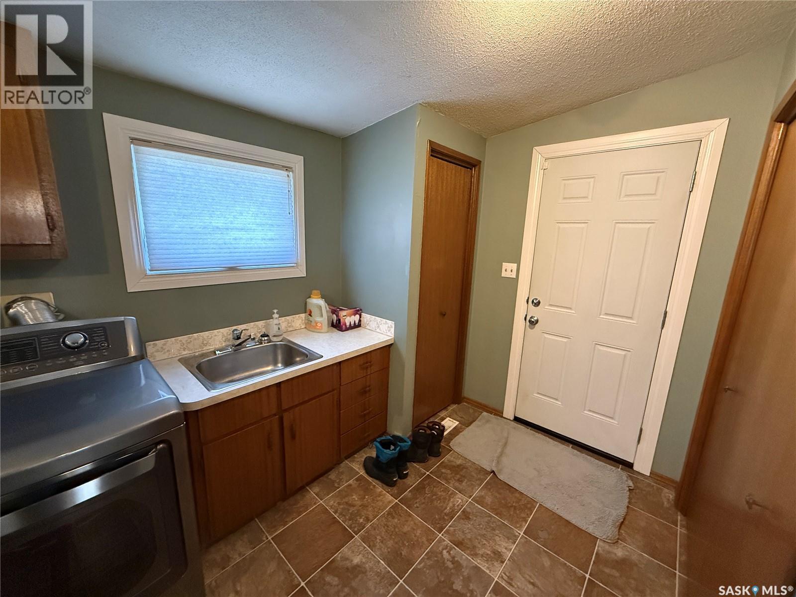 805 Souris Avenue, Weyburn, Saskatchewan  S4H 0E5 - Photo 7 - SK034628