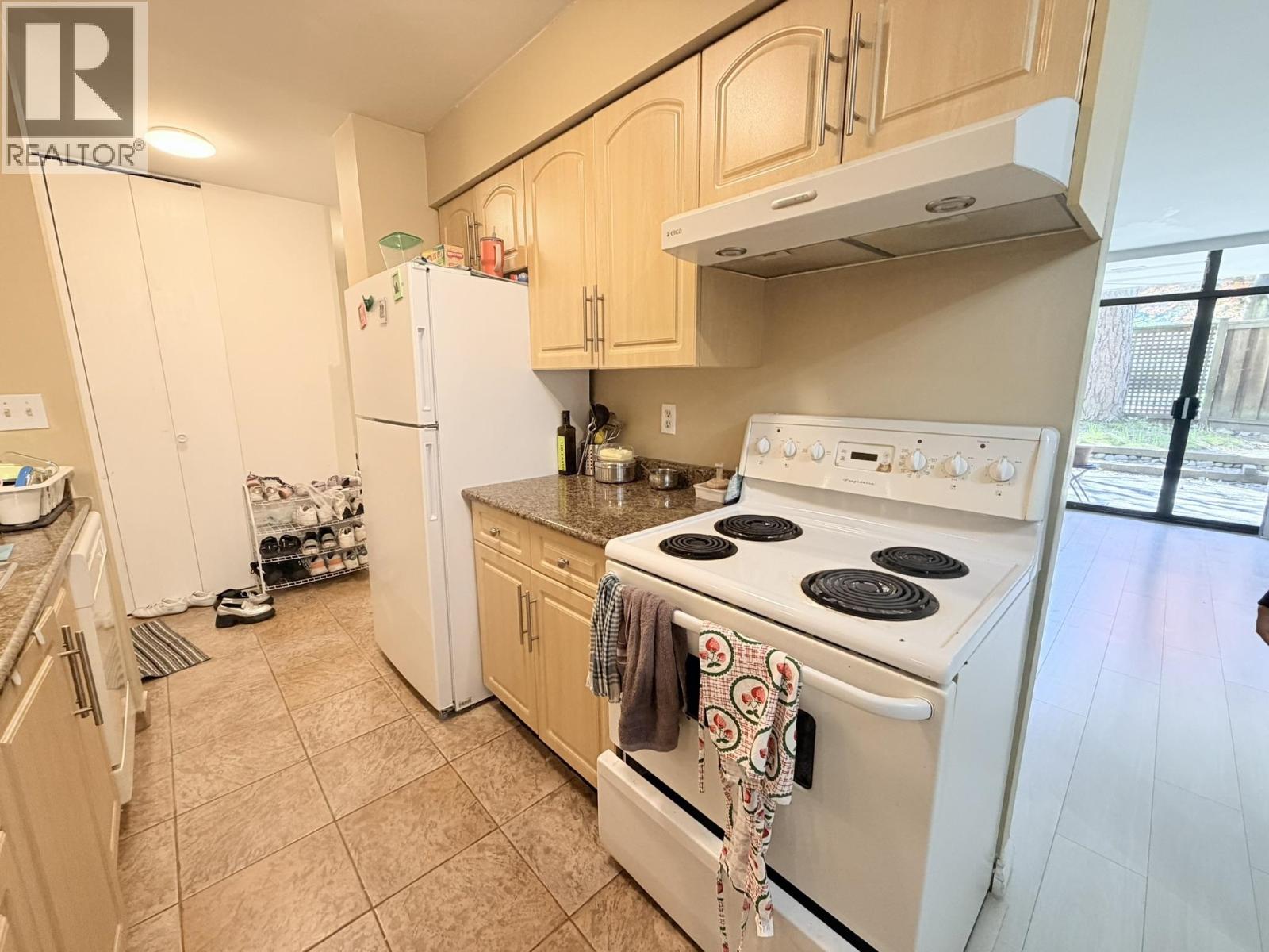 105 5932 Patterson Avenue, Burnaby, British Columbia  V5H 4B4 - Photo 4 - R3121115