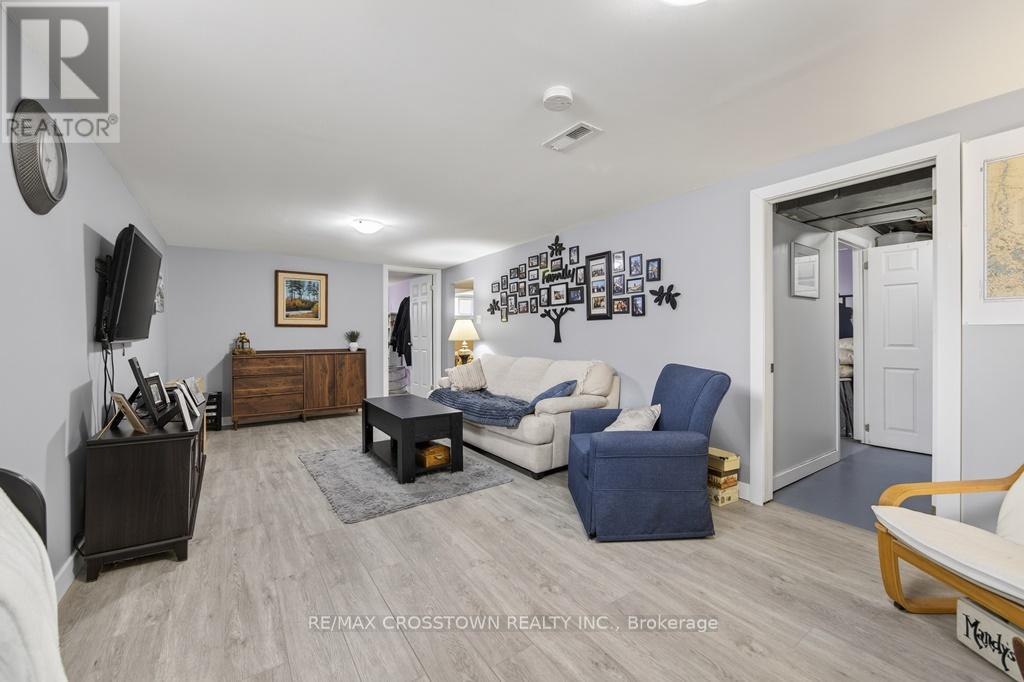 15 Smallman Drive, Wasaga Beach, Ontario L9Z 1L1 - Photo 18 - S12951168