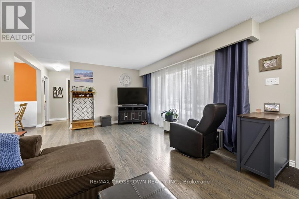 15 Smallman Drive, Wasaga Beach, Ontario L9Z 1L1 - Photo 5 - S12951168