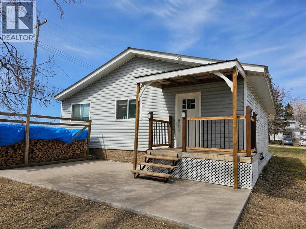 4712 51 Avenue, Alix, Alberta  T0C 0B0 - Photo 2 - A2309841