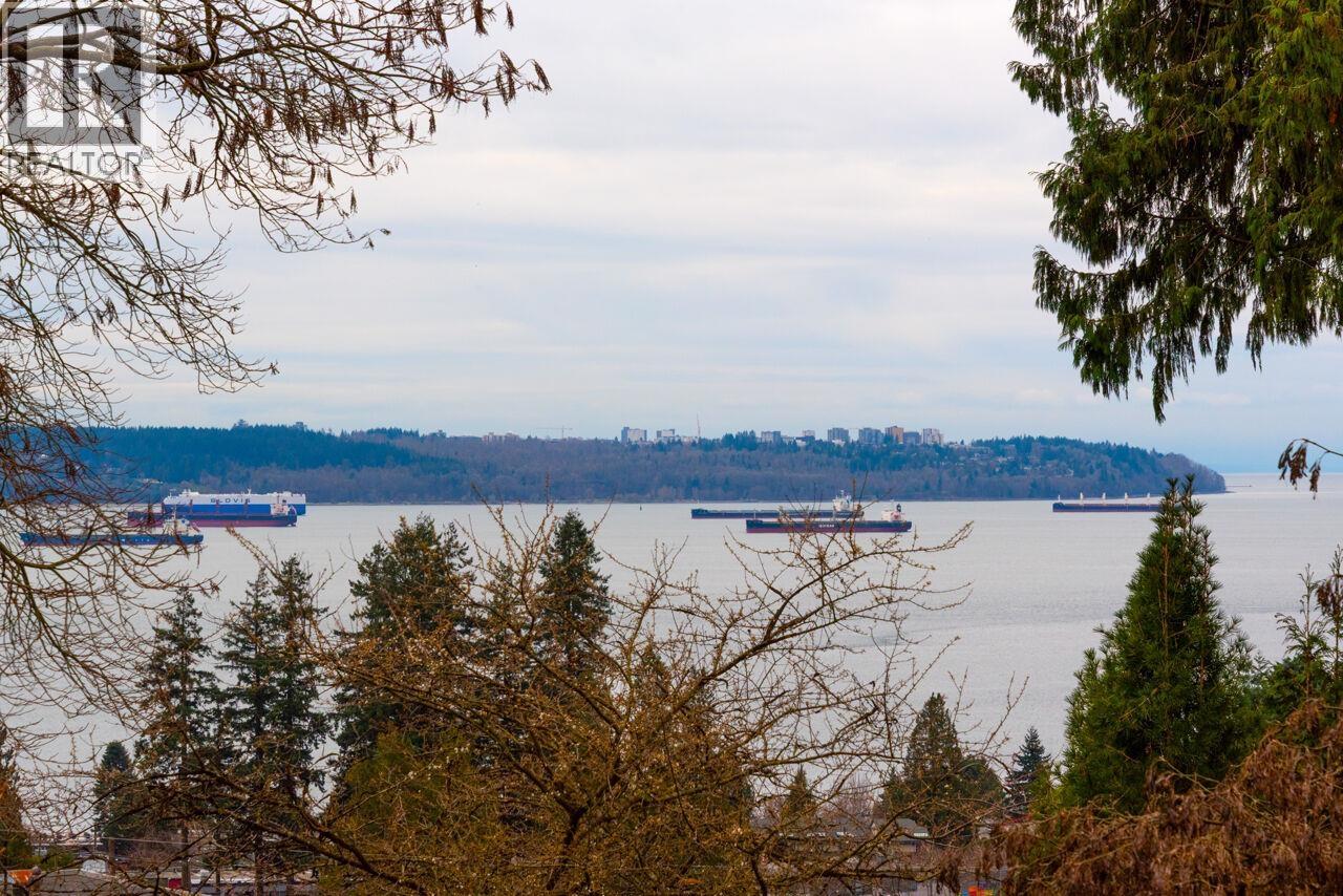 2338 Ottawa Avenue, West Vancouver, British Columbia  V7V 2S9 - Photo 3 - R3116324
