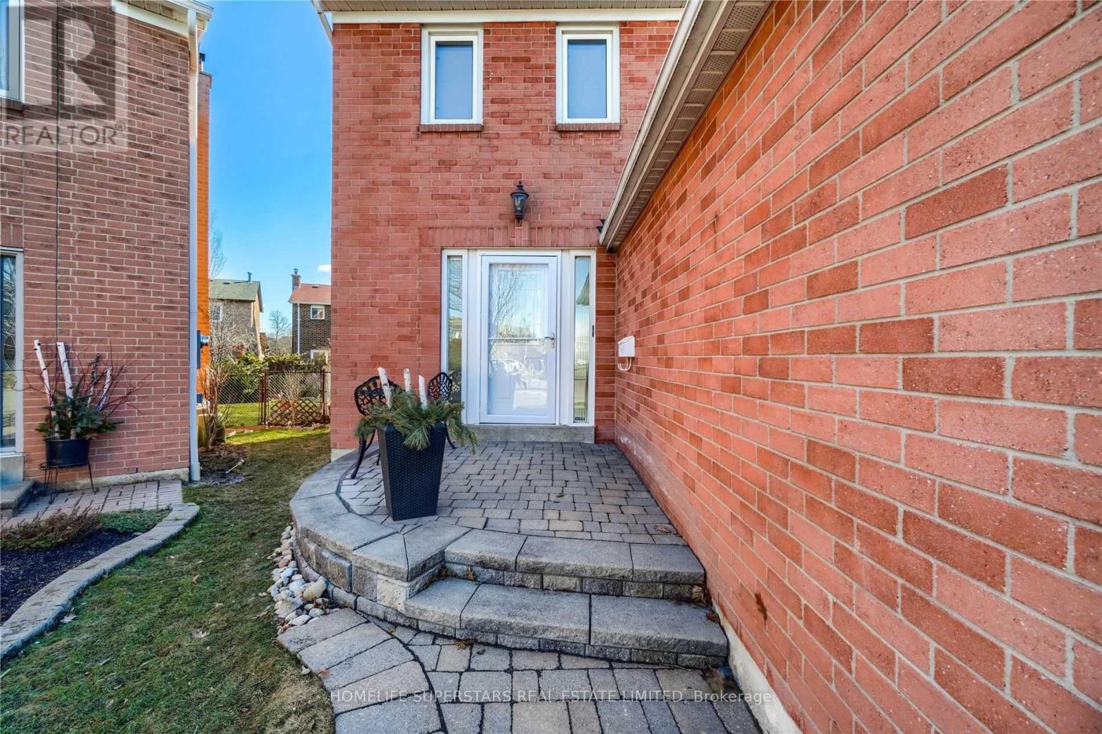 46 Nickel Crescent, Brampton, Ontario  L6S 4V9 - Photo 3 - W13139528