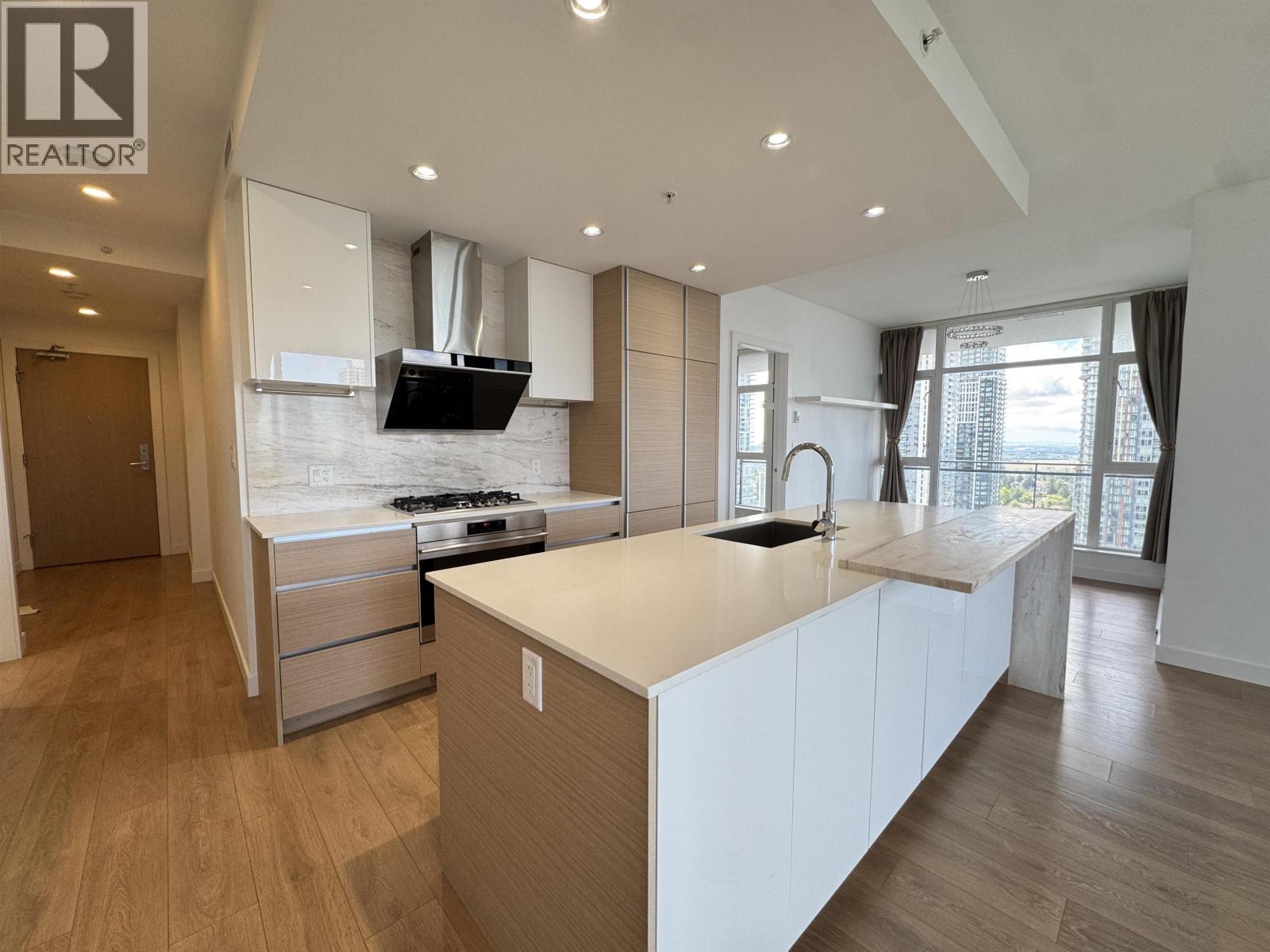 2605 6098 STATION STREET, Burnaby, British Columbia
