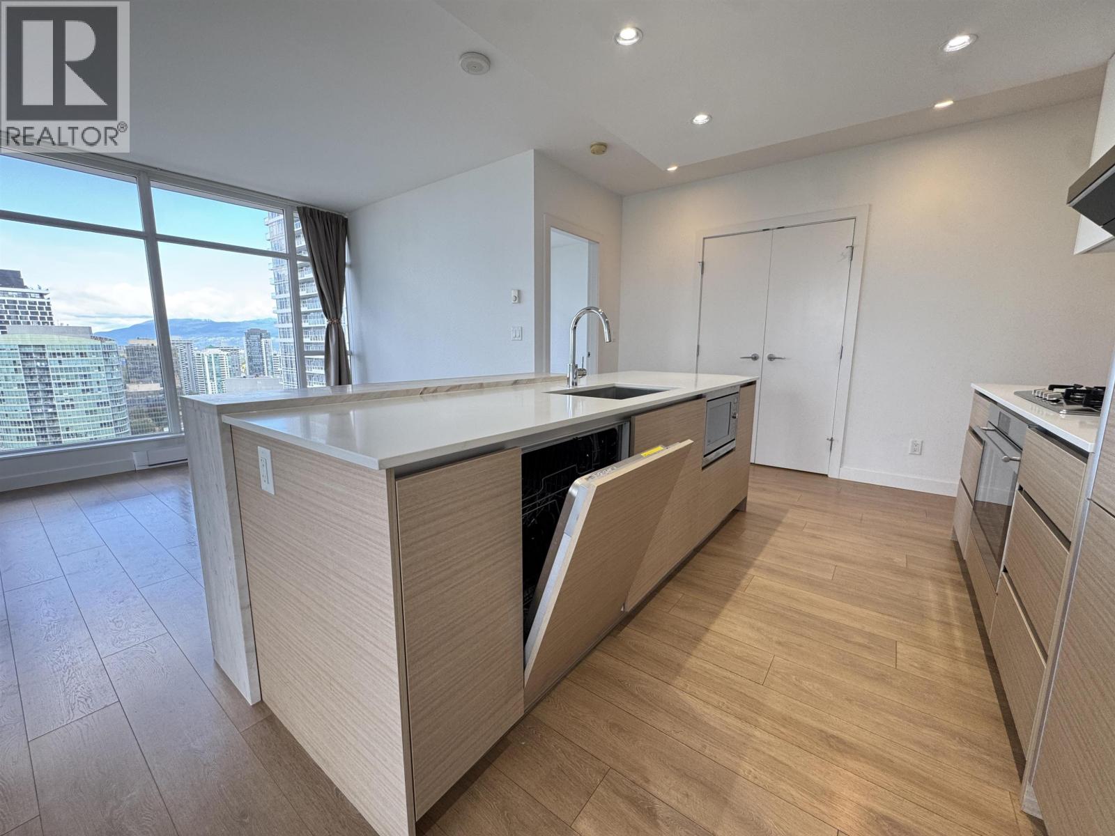 2605 6098 Station Street, Burnaby, British Columbia  V5H 0H4 - Photo 2 - R3124468