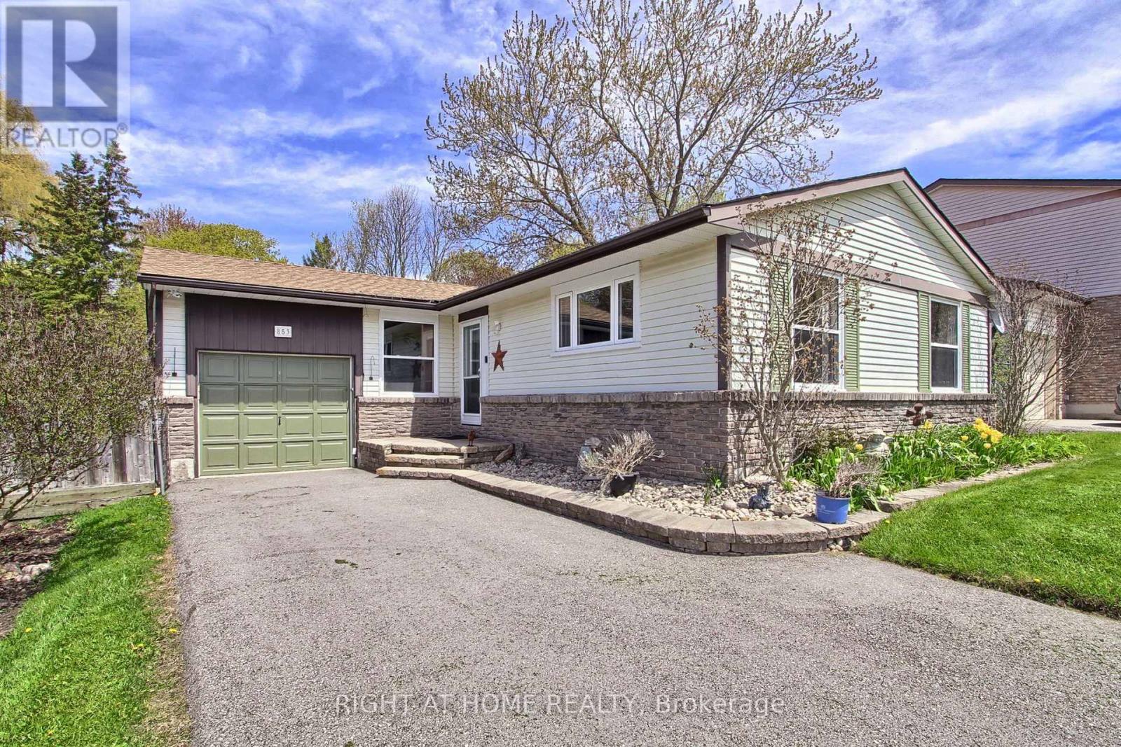 853 MAGNOLIA AVENUE, Newmarket, Ontario