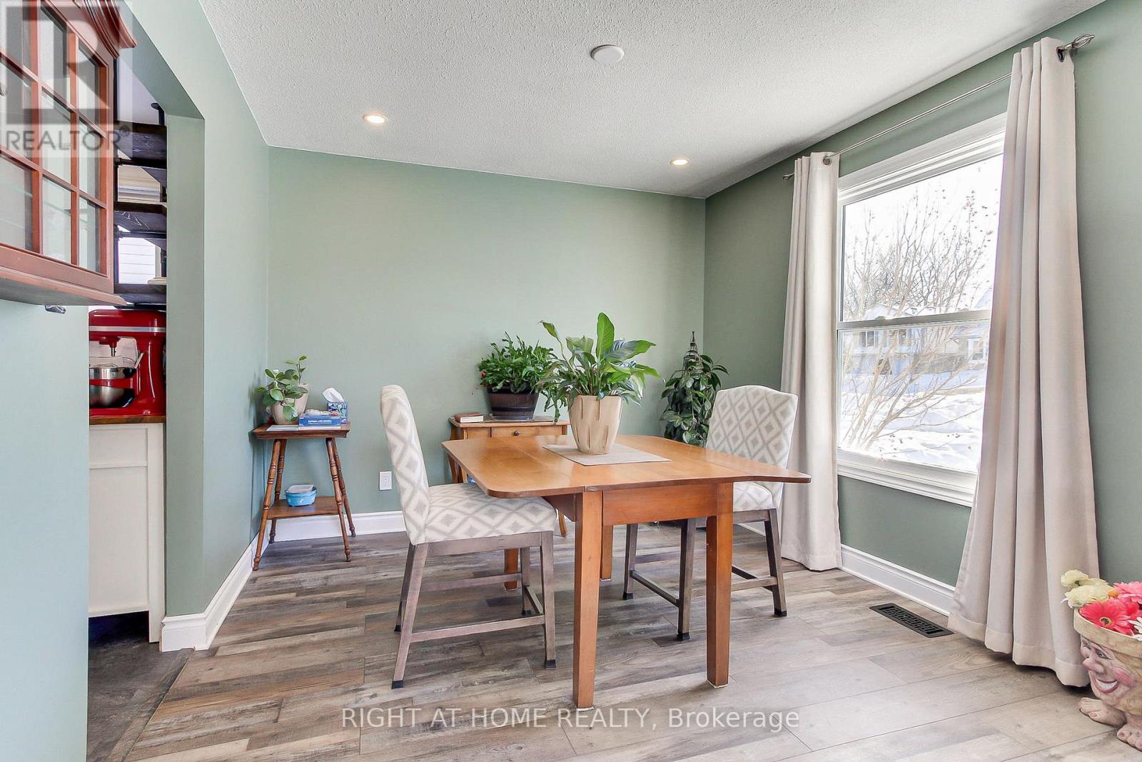 853 Magnolia Avenue, Newmarket, Ontario  L3Y 5H5 - Photo 12 - N12723300