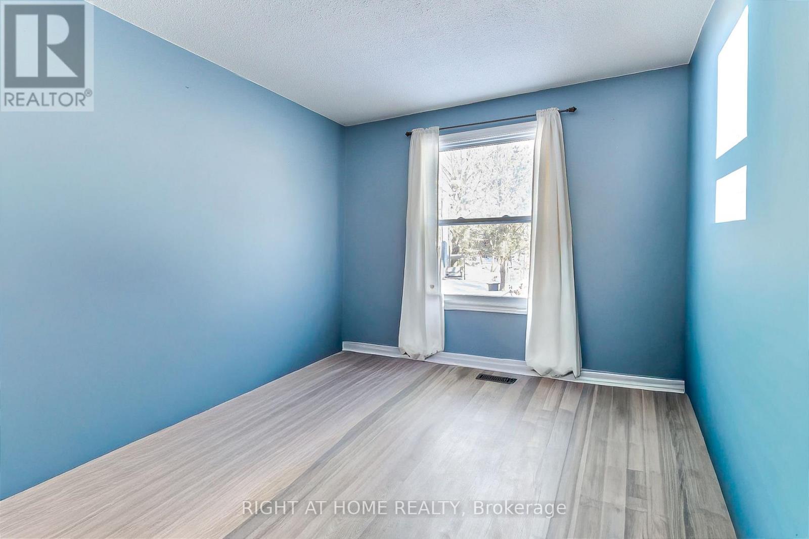 853 Magnolia Avenue, Newmarket, Ontario  L3Y 5H5 - Photo 27 - N12723300