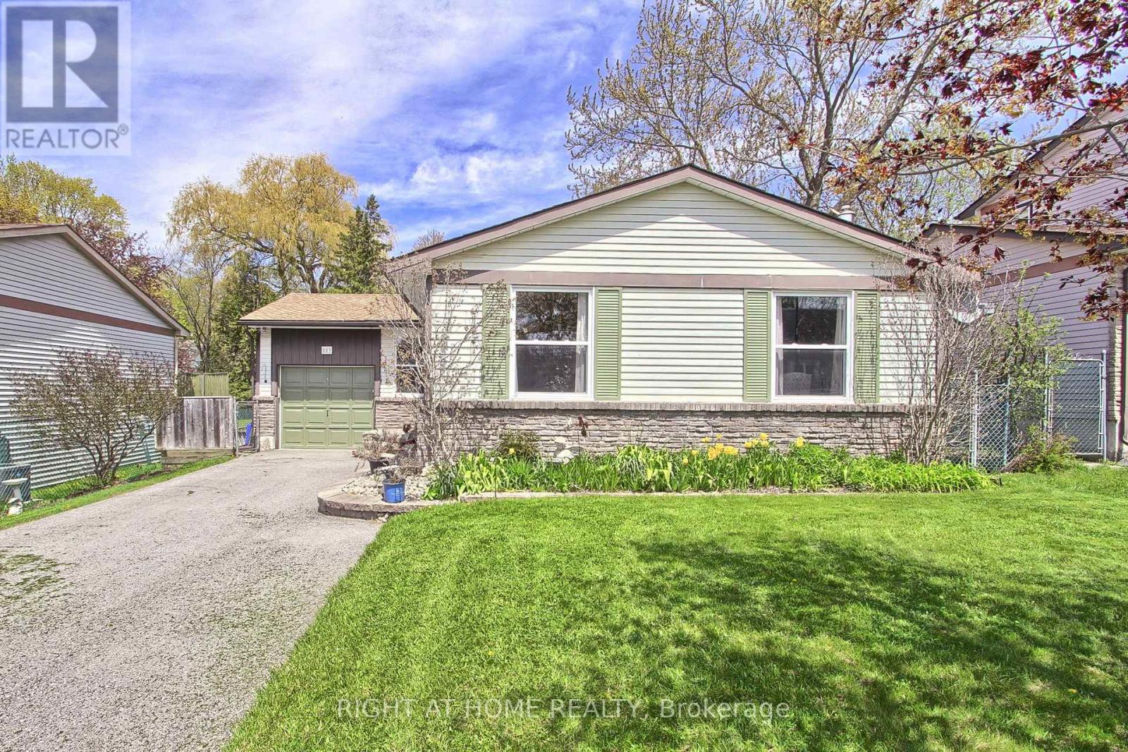 853 Magnolia Avenue, Newmarket, Ontario  L3Y 5H5 - Photo 46 - N12723300