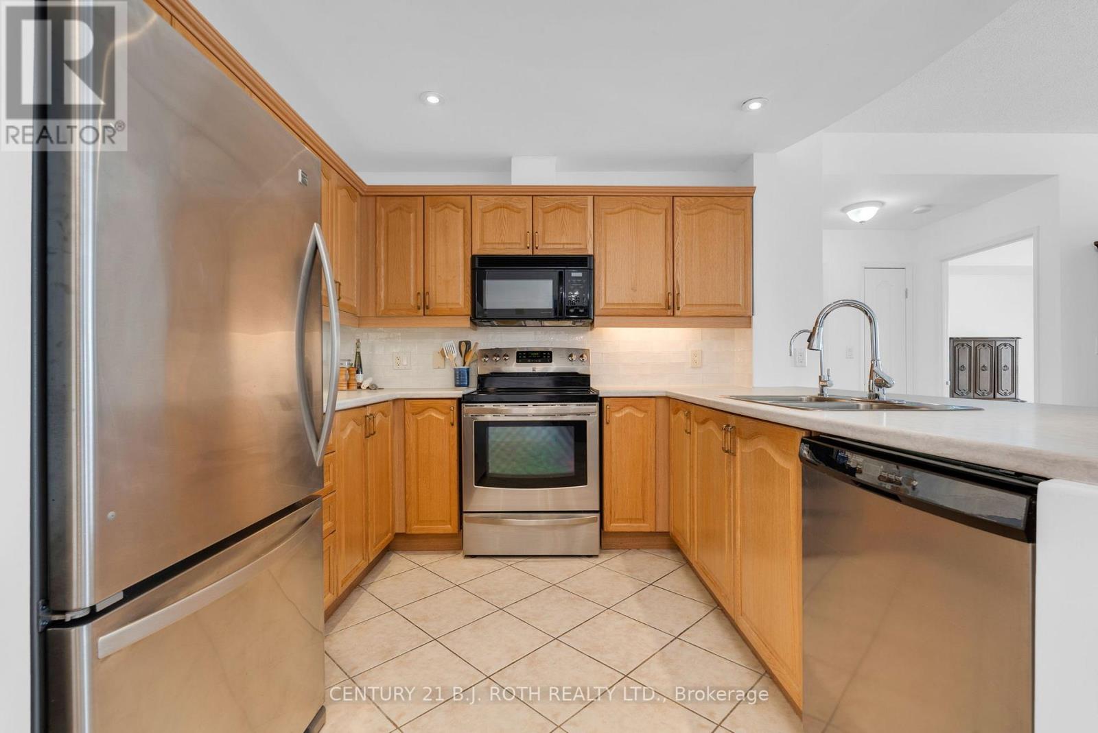 1402 - 2 Toronto Street, Barrie, Ontario  L4N 9R2 - Photo 3 - S12800656