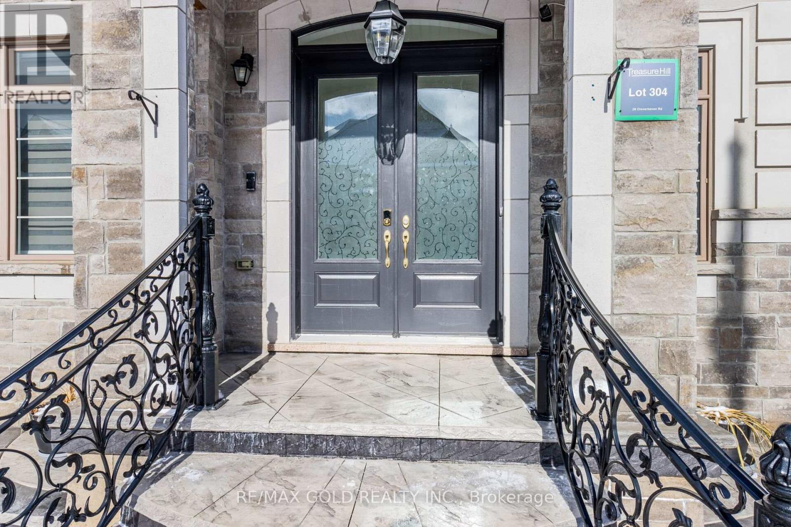 28 Cloverhaven Road, Brampton, Ontario  L6P 4E4 - Photo 3 - W13139564