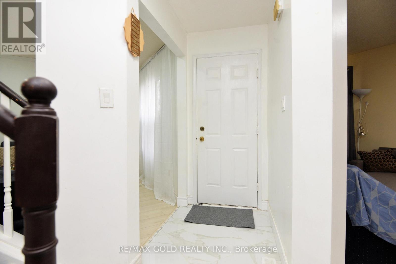 9 Ravenswood Drive, Brampton, Ontario  L6Y 3Y5 - Photo 5 - W13139592