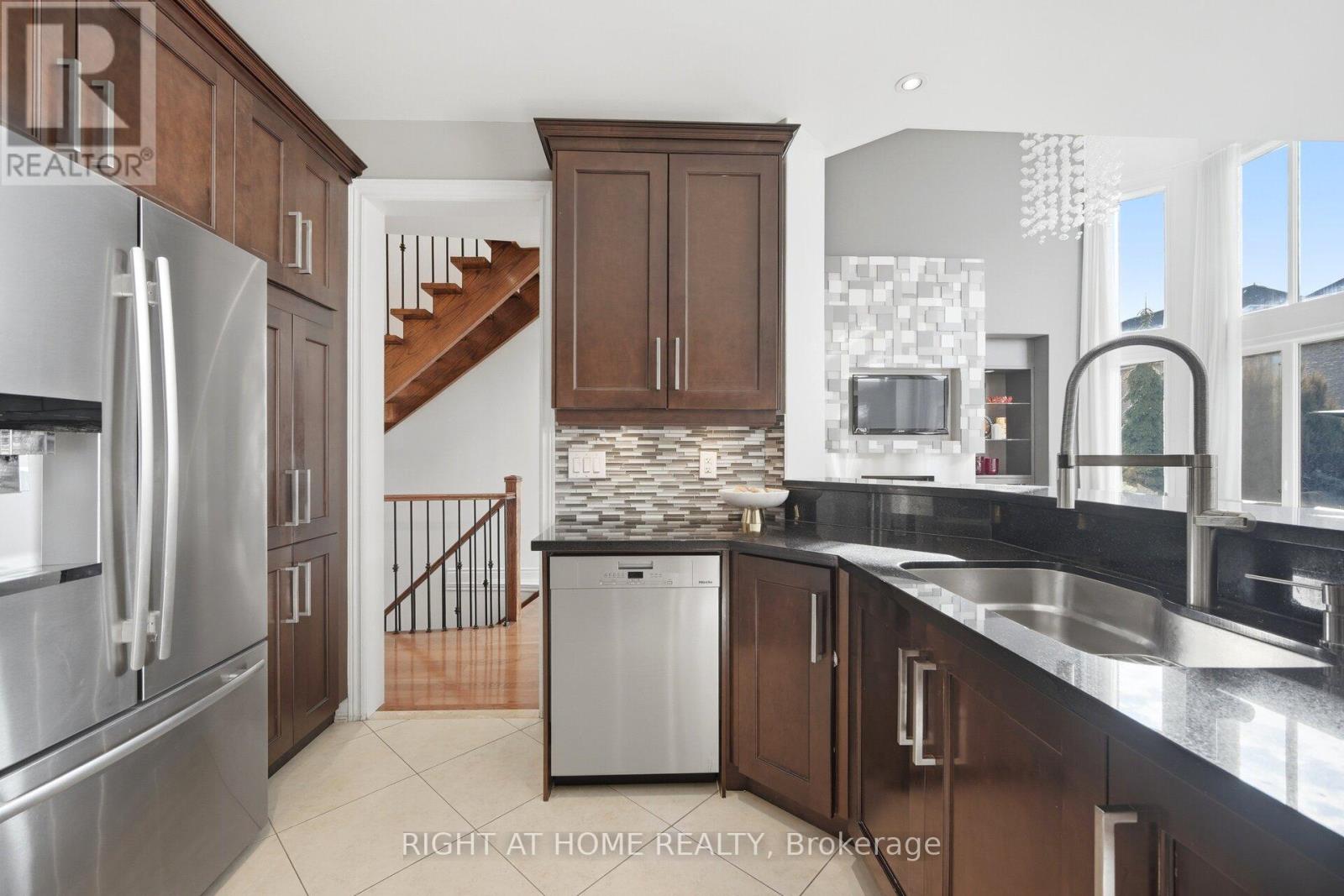 3305 Mistwell Crescent, Oakville, Ontario  L6L 0A3 - Photo 11 - W13139594