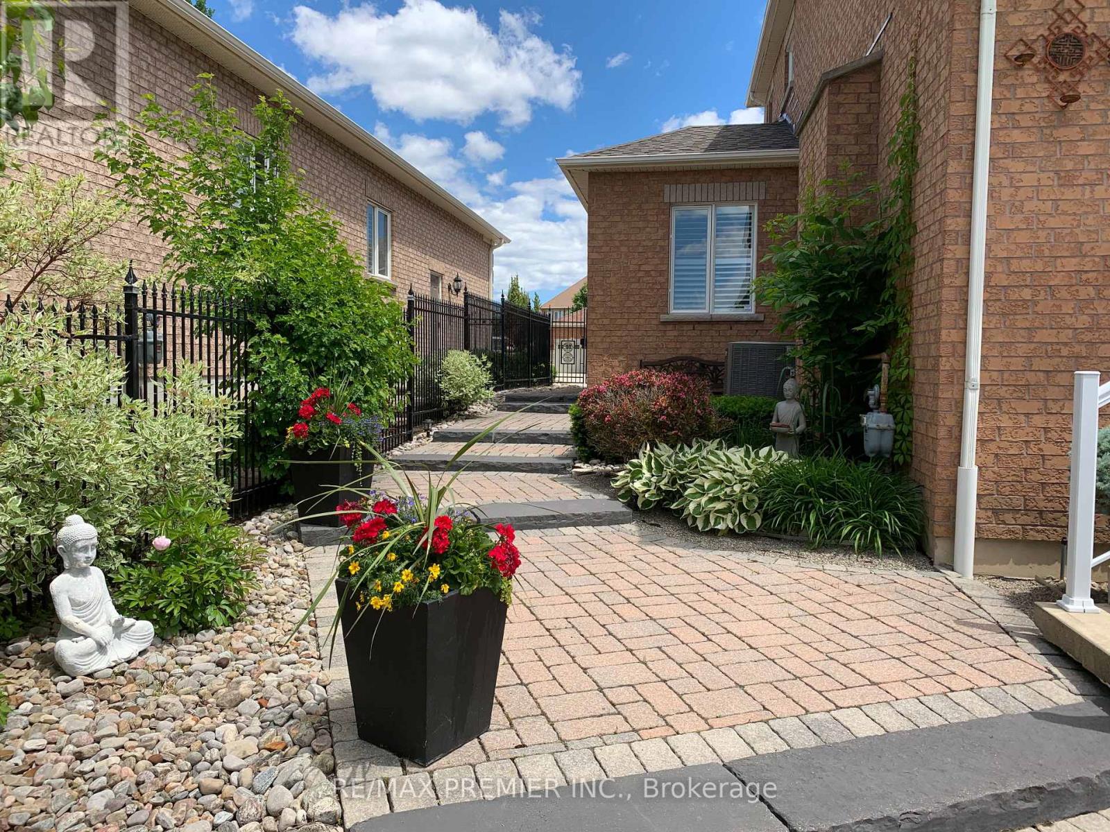 90 Siderno Crescent, Vaughan, Ontario  L4L 9H5 - Photo 36 - N13138650