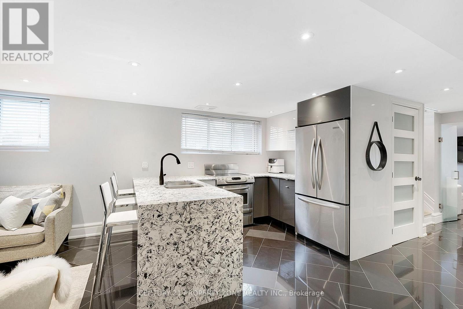 547 Pinegrove Road, Oakville, Ontario  L6K 2C2 - Photo 9 - W13134668