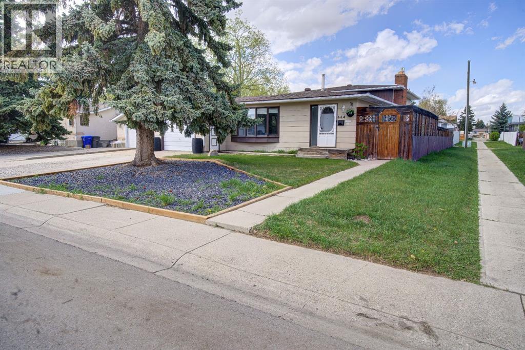 664 49 Avenue W, Claresholm, Alberta