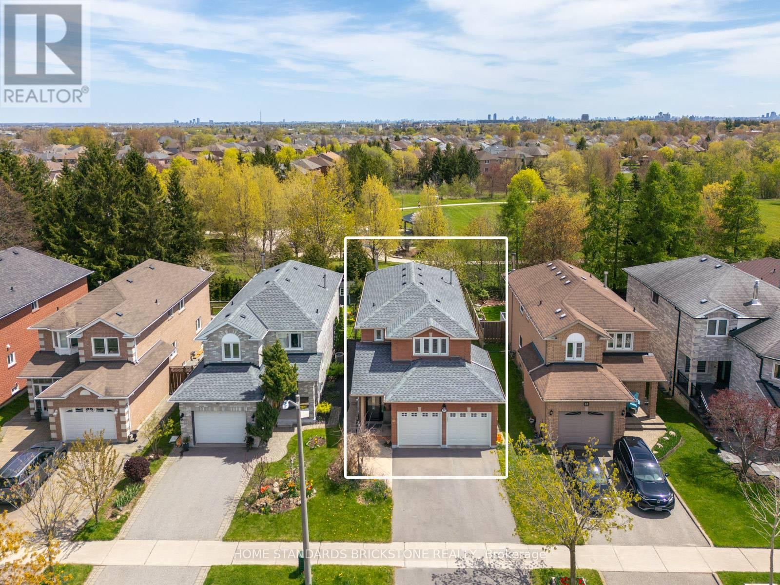 65 Springer Drive S, Richmond Hill, Ontario  L4C 0G3 - Photo 2 - N13138082