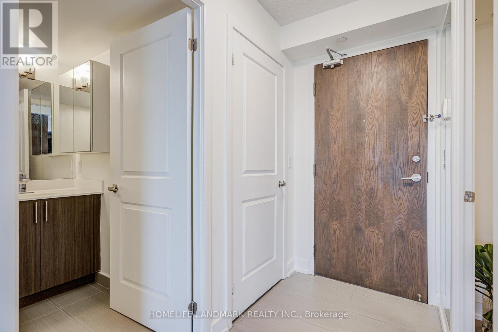 714 - 75 Norman Bethune Avenue S, Richmond Hill, Ontario  L4B 0B6 - Photo 5 - N13139616