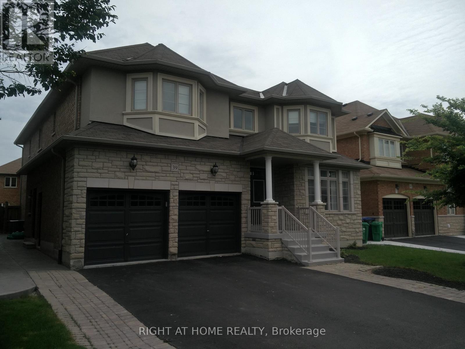 39 Daleridge Crescent, Brampton, Ontario  L6P 2X8 - Photo 3 - W13139614