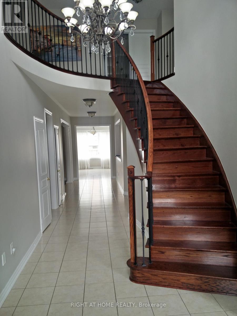 39 Daleridge Crescent, Brampton, Ontario  L6P 2X8 - Photo 5 - W13139614