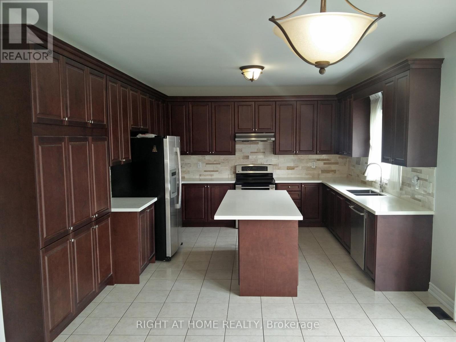 39 Daleridge Crescent, Brampton, Ontario  L6P 2X8 - Photo 6 - W13139614